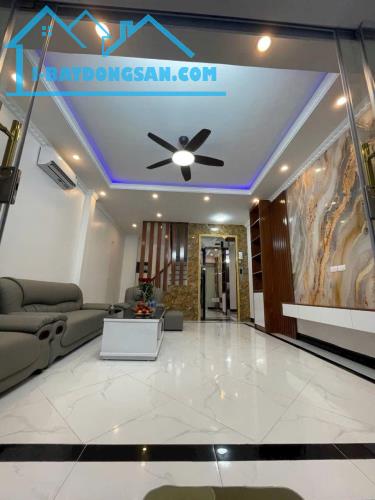 TRUNG TÂM GẦU GIẤY - 2 THOÁNG - Ô TÔ ĐỖ CỬA - THANG MÁY NHẬP - NHÀ ĐẸP MỚI XÂY - CHỈ NHỈNH - 1