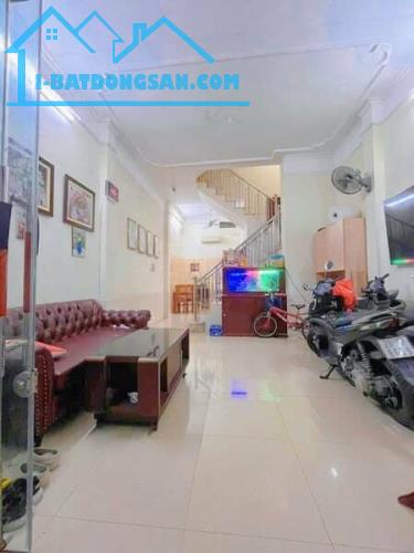 CHÍNH CHỦ BÁN NHÀ CẦU GIẤY – 40M² – 4 TẦNG – FULL TIỆN ÍCH – NGÕ NÔNG – THÔNG – SỔ VUÔNG Đ