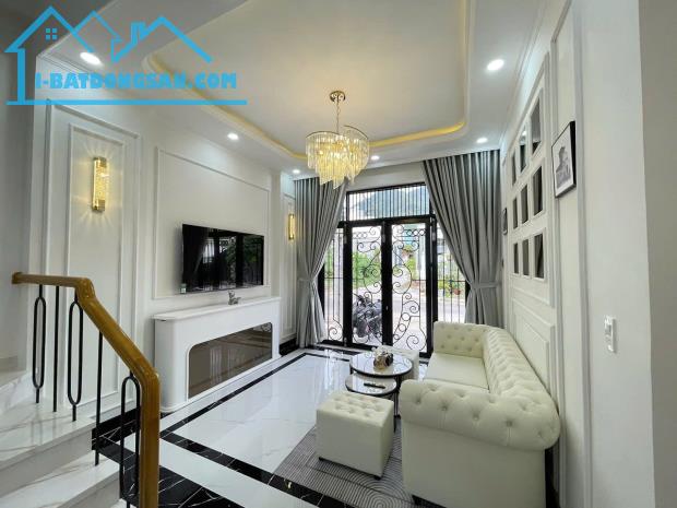 Nhà 3 tầng phong cách Tân Cổ Điển Khu TĐC Đất Lành.
 Dt 58m2 ngang 4m. Dt sàn: 151,1m2