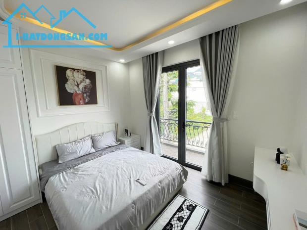 Nhà 3 tầng phong cách Tân Cổ Điển Khu TĐC Đất Lành.
 Dt 58m2 ngang 4m. Dt sàn: 151,1m2 - 1