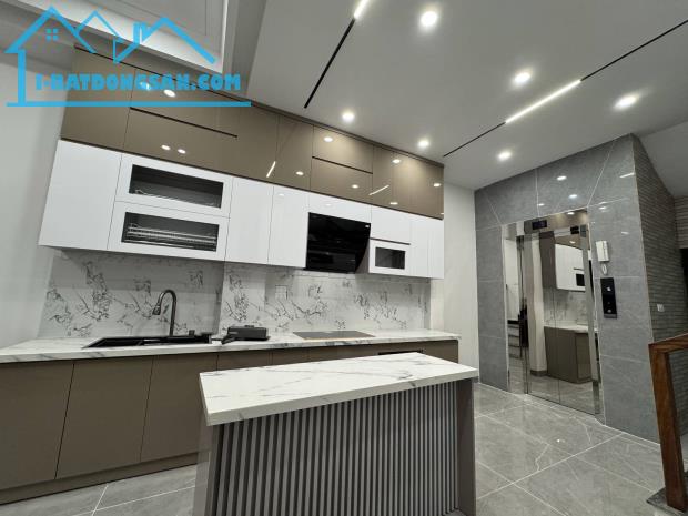 CỰC HIẾM : HOA KHÔI HỒNG TIẾN , 45m2, 7 TẦNG THANG MÁY, VIEW HỒ SÂN BAY, FULL NỘI THẤT CAO - 2