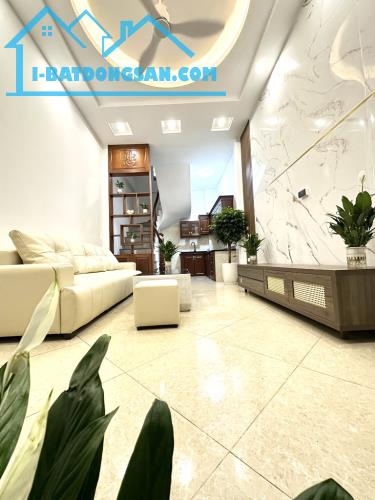 BÁN NHÀ HOÀNG MAI – Ô TÔ ĐỖ CỬA – NGÕ THÔNG TỨ PHÍA – NHÀ ĐẸP Ở LUÔN – GIÁ 6.6 TỶ