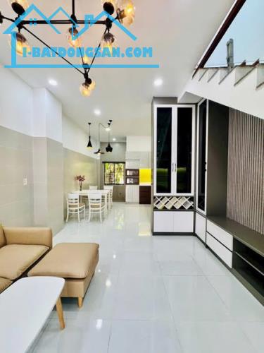 Gần chợ Vườn Lài ngã tư ga hẻm ô tô nhà ngon vào ở ngay nhìn là thích