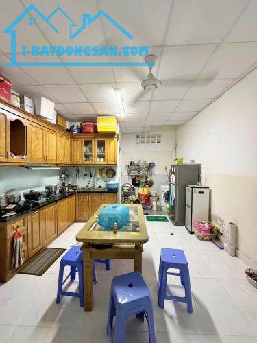 Nhà rộng hẻm 1 trục, gần Cầu Vượt Hoàng Hoa Thám, 6.15 tỷ - 2