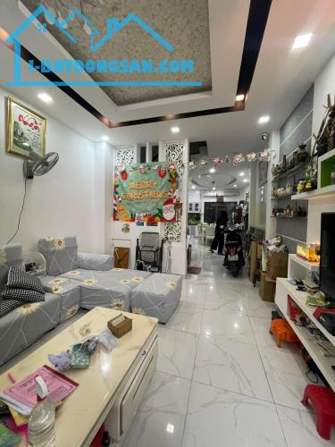 Chính Chủ - Đã Hoàn Công - DT 75M2 Dài 19M , 4 Tầng Đúc Với 4PN,4WC( Nở Hậu ) Hoàng Hoa Th