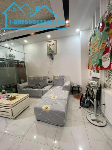 Chính Chủ - Đã Hoàn Công - DT 75M2 Dài 19M , 4 Tầng Đúc Với 4PN,4WC( Nở Hậu ) Hoàng Hoa Th - 1