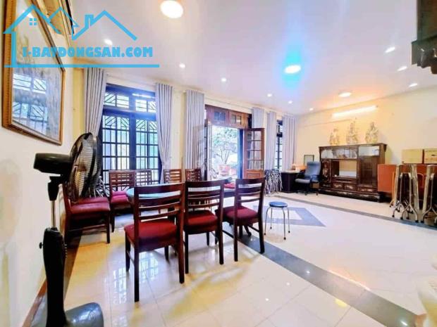 Bán nhà Văn Cao, Ba Đình 90m2, mặt tiền 6m vỉa hè ô tô 2 thoáng .5 tỷ gần Hồ Tây - 1