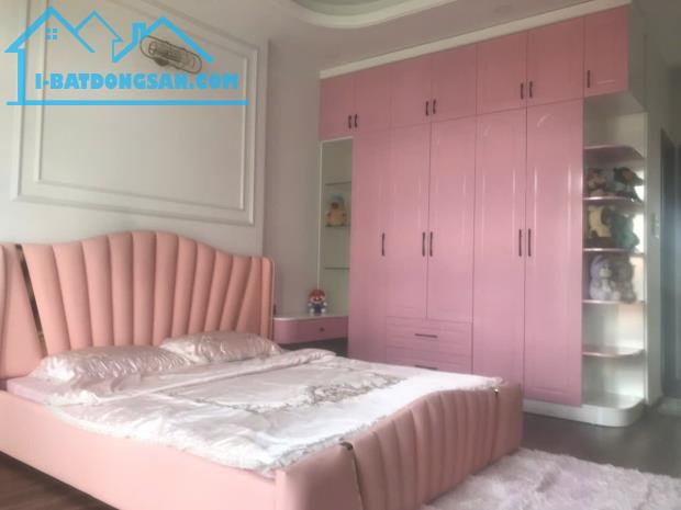 Bán nhà mặt tiền khu Lâm Văn Bền Quận 7
6 lầu , thang máy 80m2, 5PN  chỉ 17,8 tỷ - 2