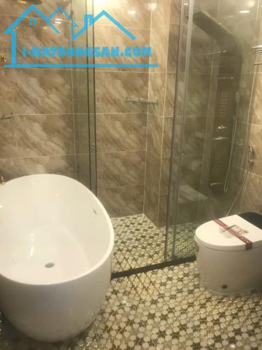 Bán nhà mặt tiền khu Lâm Văn Bền Quận 7
6 lầu , thang máy 80m2, 5PN  chỉ 17,8 tỷ - 4