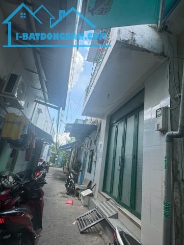 BÁN NHÀ QUẬN 7 HẺM XE BA GÁC - 2 TẦNG -GẦN LOTTE MART - 4