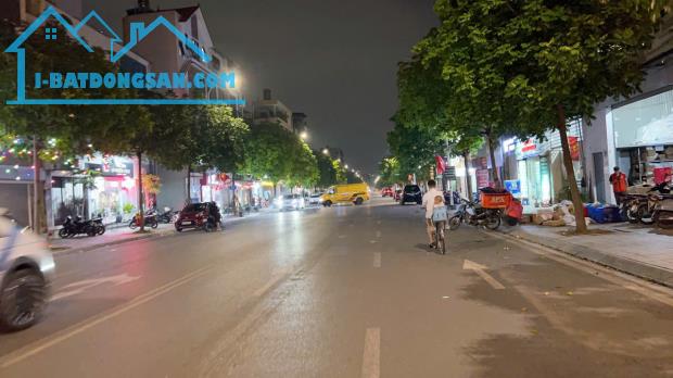 CẦN BÁN MẢNH ĐẤT VÀNG, THÔNG SỐ ĐẸP NGỌC THỤY 55M, MT 6.2M, LÔ GÓC, NỞ HẬU, Ô TÔ VÀO ĐẤT.