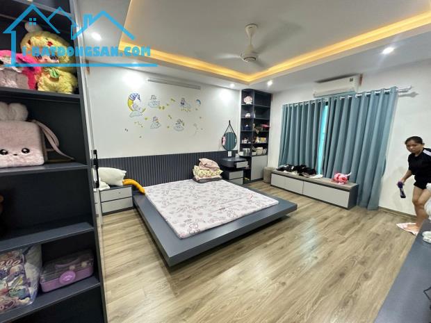 Hot - Bán  Nhà 32m2 x5T, Lạc Long Quân, 8.69 Tỷ, Đẹp Lung Linh - 1
