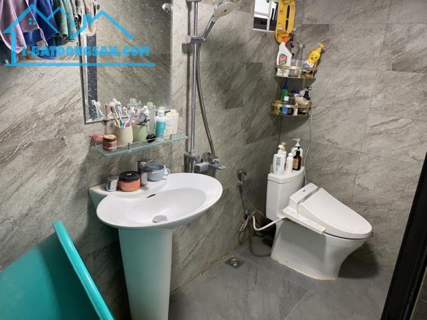BÁN NHÀ -PHỐ HỒ ĐẮC DI- ĐỐNG ĐA-GẦN HỒ-52M2- Ô TÔ VÀO CỬA-GIÁ CHỈ 15 TỶ - 2