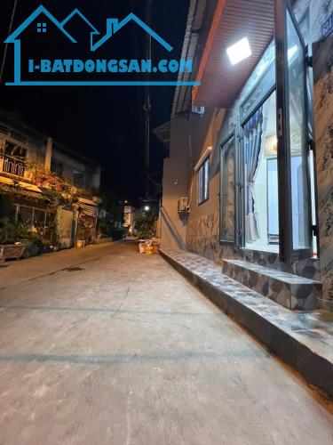 Nhà đẹp rẻ lô góc Tỉnh lộ 10, 2 Tầng , 45m2 , chỉ hơn 3 tỷ.