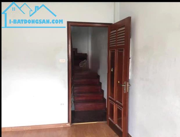 Cho thuê nhà Đông Thiên, 4 tầng x 30m2, 3 ngủ, 3 WC, 8.5 Triệu ở gđ, nhóm 4 người - 2