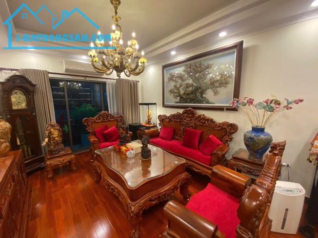 Bán nhà đẹp phố Bồ Đề, thang máy, 2 thoáng trước sau, 2 mặt ngõ, xe oto đỗ cửa vào nhà,