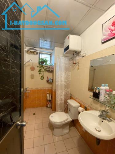 Bán chung cư Việt Hưng-Long Biên-77m 2n1wc-tầng trung căn góc-sẵn sổ giao dịch-giá 3.3 tỷ - 4