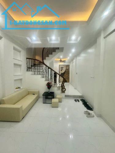 Nhà 5 tầng Đường Láng 40m2, ô tô gần hộ khẩu, trước sau thoáng sáng, kinh doanh 10.2 tỷ