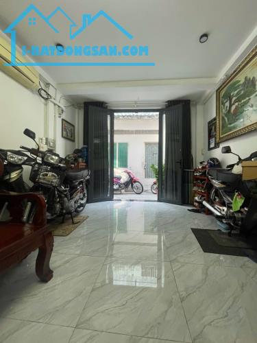 Cần Bán Nhà 🏘️ Kênh Tân Hoá - Tân Phú ♦️ 37m2 chỉ 4tỷ♦️ 30m ra mặt tiền đường , hẻm sạch