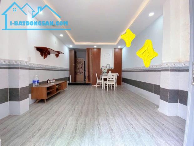 GẦN CÔNG VIÊN LÀNG HOA - GÒ VẤP - GIÁ 4.2 Tỷ