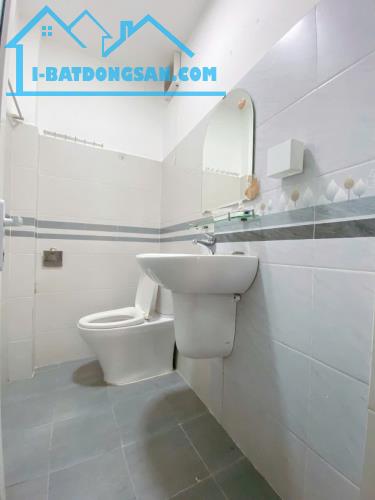 GẦN CÔNG VIÊN LÀNG HOA - GÒ VẤP - GIÁ 4.2 Tỷ - 5