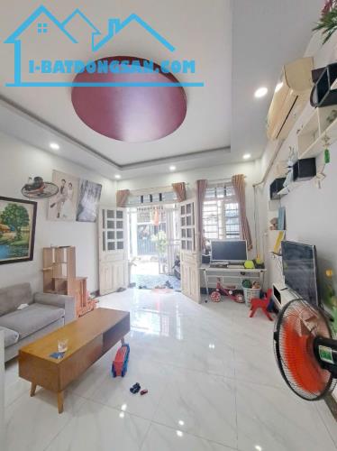 Bán nhà 2 Tầng Đông Hòa,SHR,đường xe hơi phà phà,giá cực kì rẻ
