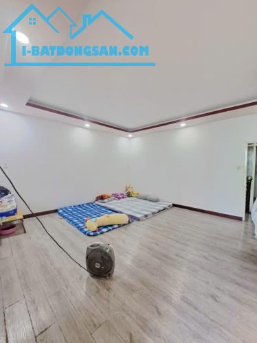 Bán nhà 2 Tầng Đông Hòa,SHR,đường xe hơi phà phà,giá cực kì rẻ - 2
