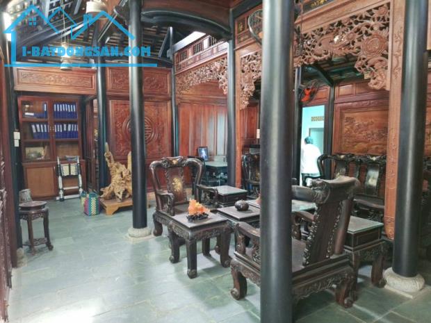 Bán nhà cổ GỖ ĐẲNG CẤP gần ĐHQG TPHCM,ngang KHỦNG 13m,LÔ GÓC