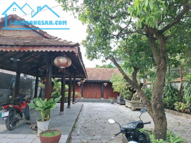 Bán nhà cổ GỖ ĐẲNG CẤP gần ĐHQG TPHCM,ngang KHỦNG 13m,LÔ GÓC - 1