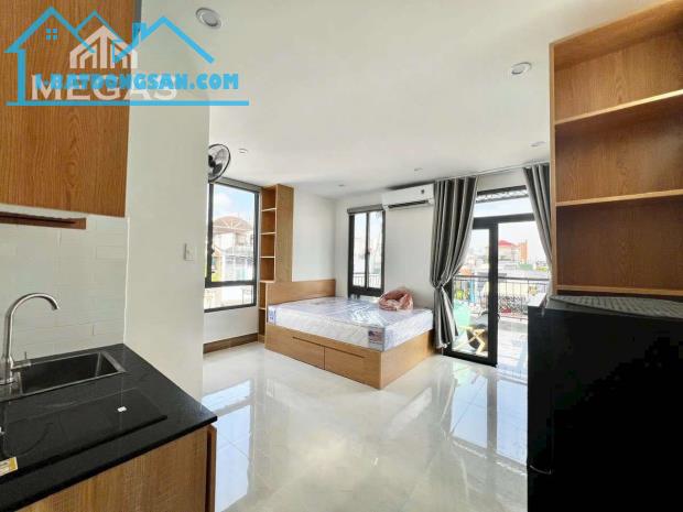 TOÀ NHÀ 5 TẦNG MT PHẠM VĂN ĐỒNG 90m2 - THU NHẬP HƠN 1 TỶ/NĂM - GIÁ 25.9T - 3