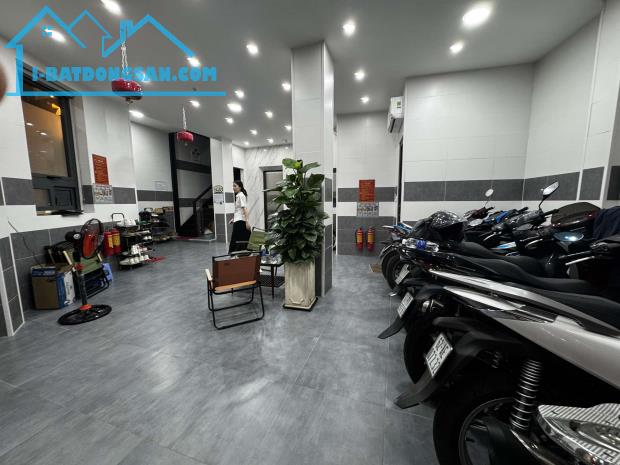 TOÀ NHÀ 5 TẦNG MT PHẠM VĂN ĐỒNG 90m2 - THU NHẬP HƠN 1 TỶ/NĂM - GIÁ 25.9T - 4