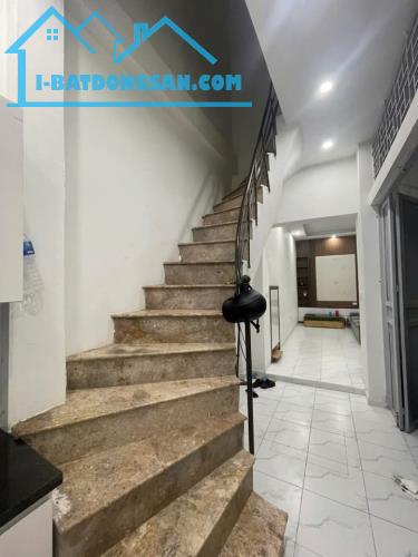 Cho thuê nhà ngõ 295 Bạch Mai Hai Bà Trưng 30/50m x 3 tầng, giá 12tr/tháng - 2