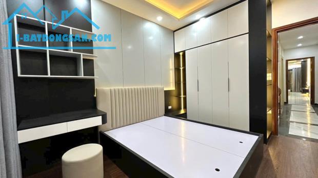 Bán nhà phố 8/3 .Nhà mặt phố, 78m2 ,5tầng, mặt tiền 3,8m .Thang máy nhập khẩu, nội thất xị - 2