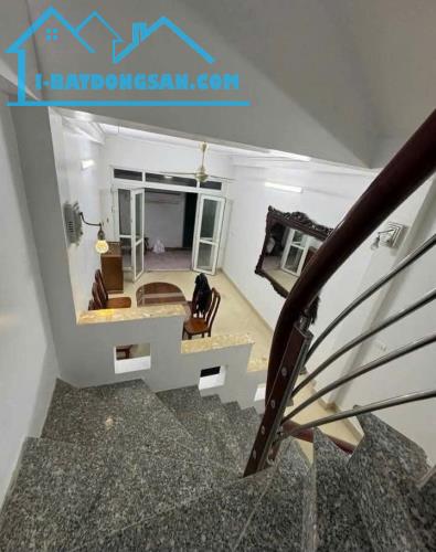 🗼LÔ GÓC KIM NGƯU 6,3 TỶ/29M2/32 M2 T2/4 TẦNG - NGÕ THÔNG - SỔ ĐẸP - BA GÁC TRÁNH.