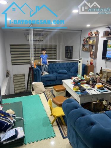Bán nhà phân lô quân đội Ngọc Thụy, Long Biên diện tích 35 X 5 T, ô tô đầu ngõ, 5.4 tỷ