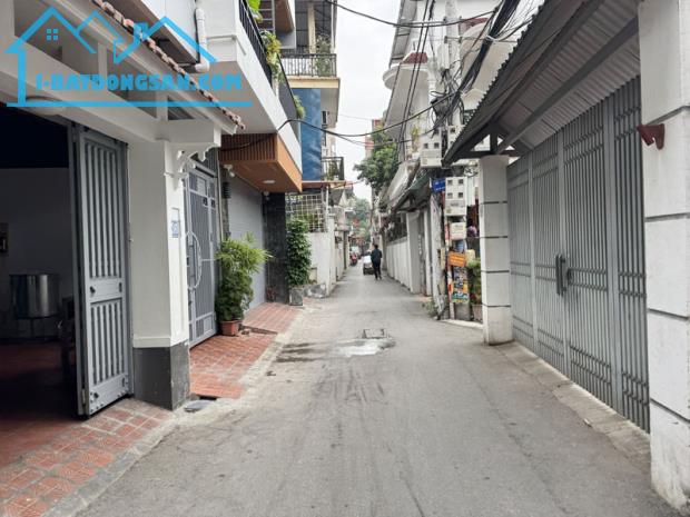 Bán nhà 3 mặt thoáng DT: 47,6m2, 3 tầng cũ tại Vũ Xuân Thiều, Sài Đồng. Đường thông xe - 1