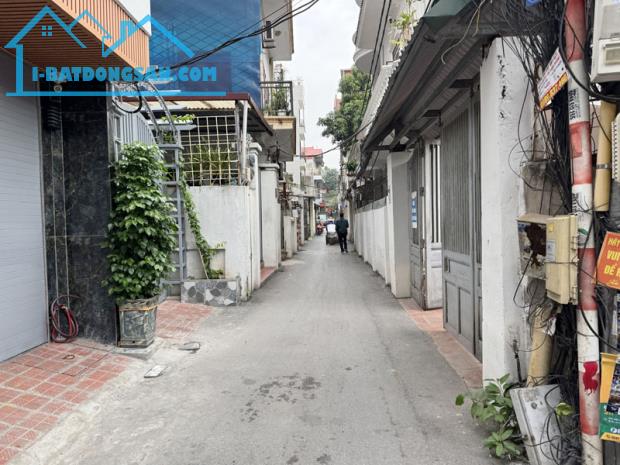 Bán nhà 3 mặt thoáng DT: 47,6m2, 3 tầng cũ tại Vũ Xuân Thiều, Sài Đồng. Đường thông xe - 2