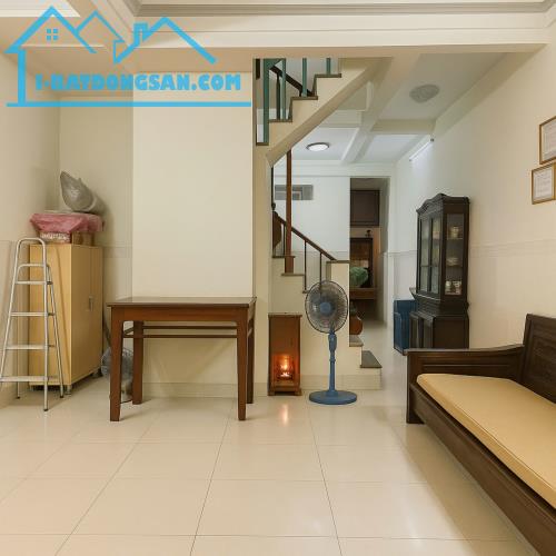 Hẻm Xe Hơi, Ngay Emart 2 Phan Huy Ích, 2 Tầng, Ngang Gần 6m, Chỉ 5 Tỉ Hơn - 1