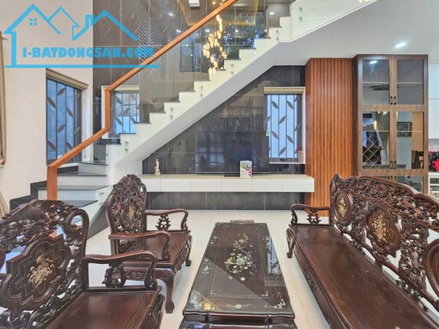 Bán nhà 3 tầng 2 mặt tiền , xe hơi ngủ trong nhà, gần Aeon Bình Tân, 70m², nhỉnh 3 tỷ - 2