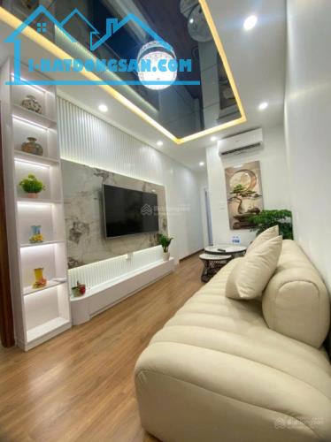 Bán gấp căn hộ 2PN, 2WC full nội thất tại Thi Sách, Hai Bà Trưng, 65m2, giá 4.85 tỷ. LH: - 4