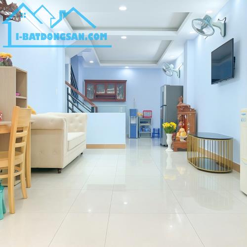 Thích hợp ở đông người hoặc làm CHDV, Hẻm xe hơi, 5 Tầng, 7Pn, Chỉ 5 Tỉ hơn