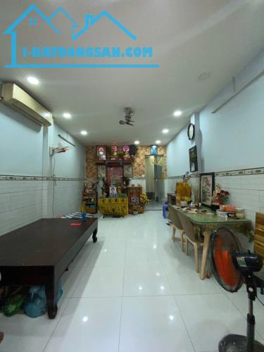 7 TỶ HƠN - NHÀ Ở AN CƯ QUẬN 11 - HẺM LẠC LONG QUÂN - DT 4*17M ĐÚC 2 TẤM - 4PN ĐẸP