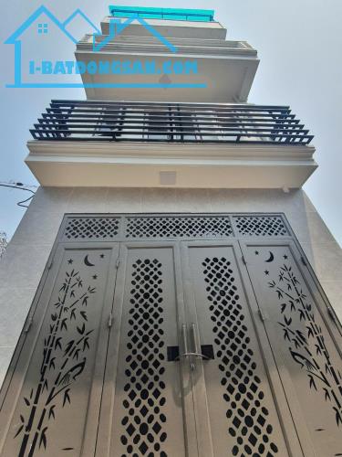 NHÀ ĐẸP NGÕ RỘNG 50m2, 4 TẦNG – DÂN XÂY CHẮC CHẮN – Ô TÔ QUA CỬA – GẦN HỒ MÁT MẺ
