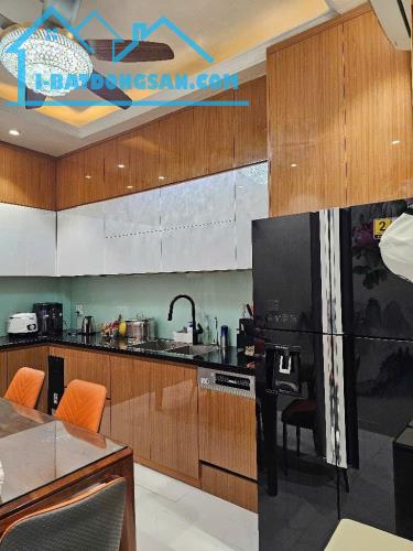 (MẶT PHỐ) Bán nhà mặ phố Mai Anh Tuấn 55mx6 SỔ VUÔNG KD view hồ 20 tỷ siêu hiếm Đống Đa