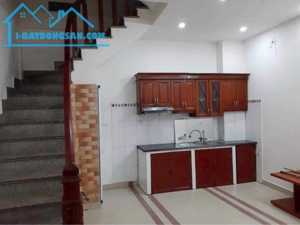 Cho thuê Phố Xã Đàn 5 tầng x 32m2, 3 ngủ, 4 vệ sinh, 12.5 Triệu