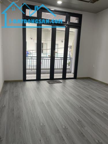 10 TỶ TL - HẺM ÔTÔ THÔNG QUẬN 10 - SÁT MẶT TIỀN ĐẠI HỌC KINH TẾ - DT 4*12M ĐÚC 3 TẤM ĐẸP - 1