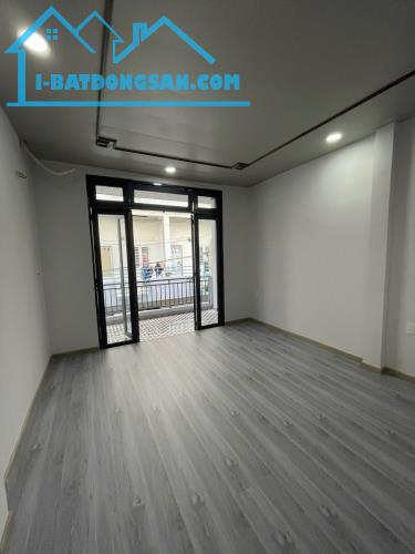 10 TỶ TL - HẺM ÔTÔ THÔNG QUẬN 10 - SÁT MẶT TIỀN ĐẠI HỌC KINH TẾ - DT 4*12M ĐÚC 3 TẤM ĐẸP