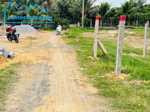 Bán lô góc 2 mặt tiền tại Ninh Phụng giá quá rẻ thích hợp cho anh chị đầu tư LH: 086875014 - 3