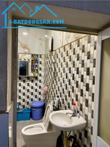 NHÀ VỊ TRÍ  ĐẸP - GIÁ TỐT - Bán GẤP  Nhà đường Nguyễn khoái, Q.4 DT đất 56m2, DTSD 112m2 - 2