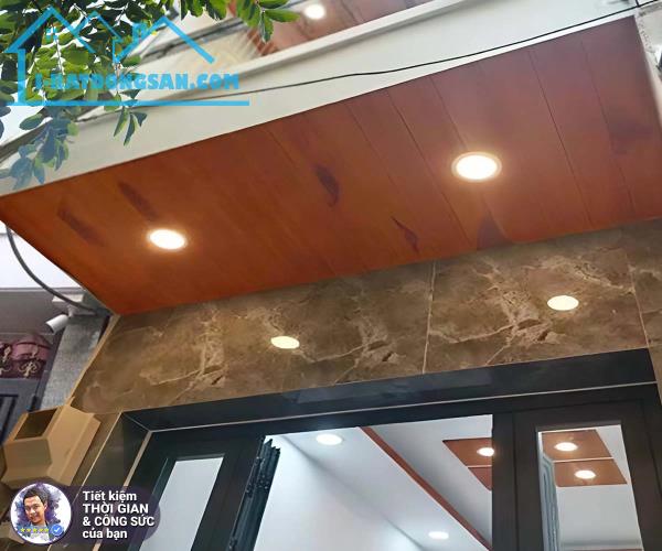 BÁN NHÀ LẠC LONG QUÂN. 15M2, 3 TẦNG, HẺM GẦN 4M. NHÀ MỚI TINH. BANK CHO VAY 2 TỶ